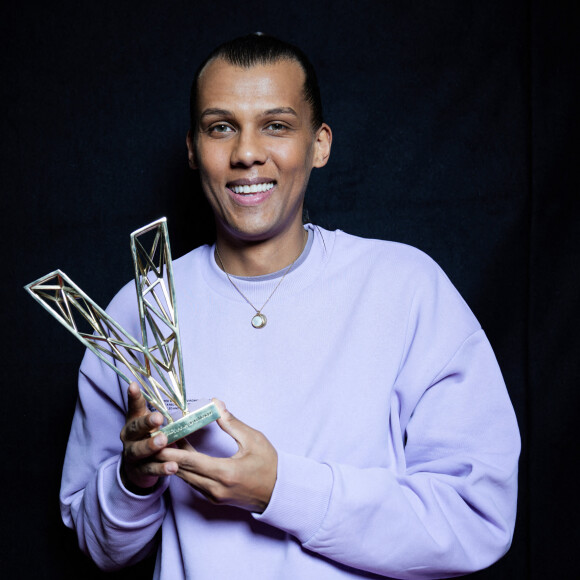Selon le magazine Soir Mag
Exclusif - Le chanteur Stromae (Artiste masculin et Album "Multitude") en backstage de la 38ème cérémonie des Victoires de la musique à la Seine musicale de Boulogne-Billancourt, France, le 10 février 2023. © Moreau-Veren/Bestimage 