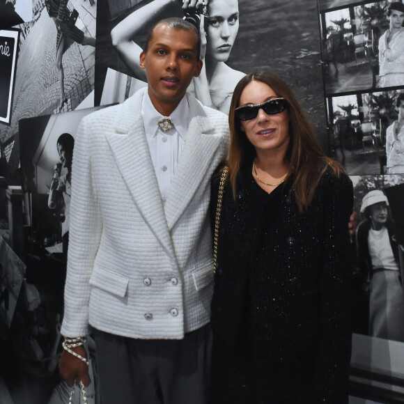 Une décision qui lui coûte donc très cher
Stromae, Coralie Barbier - Photocall au défilé Chanel Collection Femme Prêt-à-porter Printemps/Eté 2023 lors de la Fashion Week de Paris (PFW), France, le 4 octobre 2022. © Olivier Borde/Bestimage 