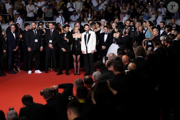 A ses côtés, l'autre star, The Weeknd, désormais appelé par son vrai nom Abel Tesfaye
Abel "The Weeknd" Tesfaye, Lily-Rose Depp, Sam Levinson - Montée des marches du film " The Idol " lors du 76ème Festival International du Film de Cannes, au Palais des Festivals à Cannes. Le 22 mai 2023 © Jacovides-Moreau / Bestimage