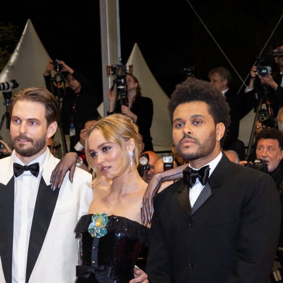 Sam Levinson, Lily-Rose Depp, Abel “The Weeknd” Tesfaye - Montée des marches du film « The Idol » lors du 76ème Festival International du Film de Cannes, au Palais des Festivals à Cannes. Le 22 mai 2023 © Olivier Borde / Bestimage