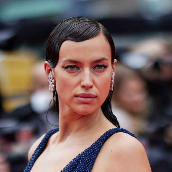 Eblouissante, elle ose la transparence et les décolletés plongeants
Irina Shayk - Montée des marches du film " Killers of the flower moon " lors du 76ème Festival International du Film de Cannes, au Palais des Festivals à Cannes. Le 20 mai 2023 © Jacovides-Moreau / Bestimage 