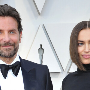 Bradley Cooper et sa compagne Irina Shayk lors du photocall des arrivées de la 91ème cérémonie des Oscars 2019 au théâtre Dolby à Hollywood, Los Angeles, Californie, Etats-Unis, le 24 février 2019. 