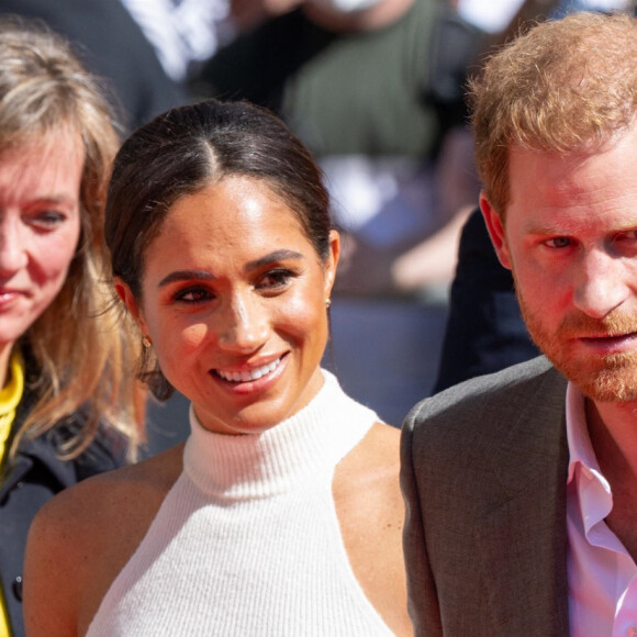 Le prince Harry, duc de Sussex et Meghan Markle, duchesse de Sussex, arrivent à l'hôtel de ville pour l'événement Invictus Games Dusseldorf 2023 One Year to Go, à Düsseldorf, Allemagne, le 6 septembre 2022. 