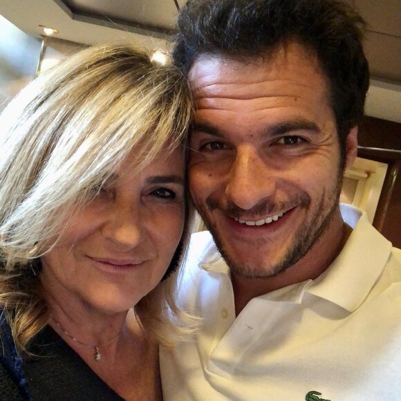 Il y a un mois, le chanteur a perdu sa maman
Amir dévasté par la mort de sa maman