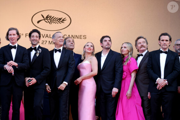 Wes Anderson, Adrien Brody, Tom Hanks, Alexandre Desplat, Scarlett Johansson, Damien Bonnard, Hope Davis, Bryan Cranston, Matt Dillon - Montée des marches du film " Asteroid City " lors du 76ème Festival International du Film de Cannes, au Palais des Festivals à Cannes. Le 23 mai 2023 © Jacovides-Moreau / Bestimage 