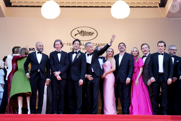 Jeffrey Wright, Wes Anderson, Adrien Brody, Tom Hanks, Alexandre Desplat, Scarlett Johansson, Damien Bonnard, Hope Davis, Bryan Cranston - Montée des marches du film " Asteroid City " lors du 76ème Festival International du Film de Cannes, au Palais des Festivals à Cannes. Le 23 mai 2023 © Jacovides-Moreau / Bestimage 