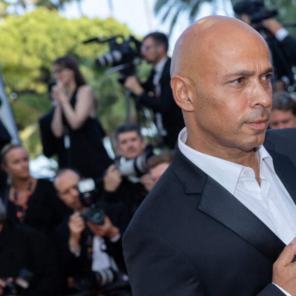 A noter que d'autres stars ont également foulé le tapis rouge, comme l'humoriste Eric Judor.
Eric Judor - Montée des marches du film " L'été dernier " lors du 76ème Festival International du Film de Cannes, au Palais des Festivals à Cannes. Le 25 mai 2023 © Olivier Borde / Bestimage 