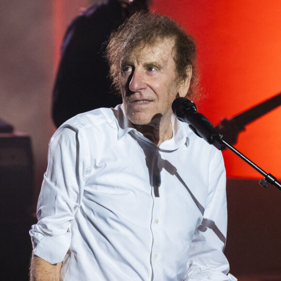 Considéré par un grand nombre d'amateurs de musique comme l'un des plus grands artistes de la chanson française, Alain Souchon célèbre ses 79 ans aujourd'hui.
Exclusif - Alain Souchon - Festival de Ramatuelle : Alain Souchon en concert. © Cyril Bruneau / Festival de Ramatuelle / Bestimage 
