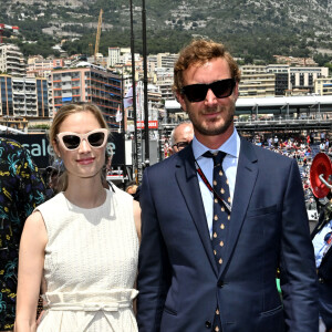 Le fils de Caroline de Hanovre, Pierre Casiraghi, a fait sensation au bras de son épouse Beatrice Borromeo lors du GP de Monaco
Pierre Casiraghi et sa femme Beatrice Borromeo - La famille princière de Monaco lors du 80ème Grand Prix de Monaco de Formule 1 à Monaco © Bruno Bebert/Bestimage