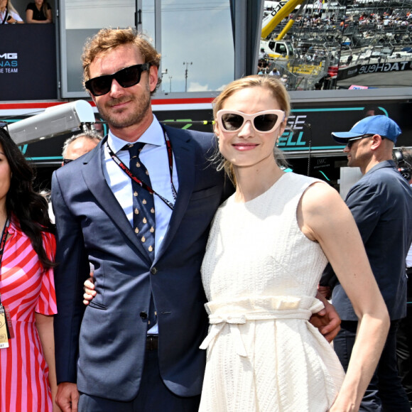 Cela fait 15 ans que Pierre et Beatrice Borromeo forment un beau couple au sein de la Principauté
Charlotte Casiraghi et son mari Dimitri Rassam, Louis Ducruet et sa femme Marie, Pierre Casiraghi et sa femme Beatrice Borromeo - La famille princière de Monaco lors du 80ème Grand Prix de Monaco de Formule 1 à Monaco le 28 mai 2023. © Bruno Bebert/Bestimage