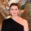 Charlene de Monaco impériale en soie noire et blanche : elle affiche son style favori au bras d'Albert II