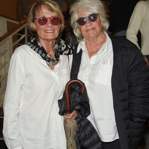 Catherine Lara et sa compagne Samantha - Générale de la pièce "Le Banquet" au théâtre du Rond-Point à Paris le 11 octobre 2018. © Coadic Guirec/Bestimage