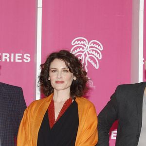 Lucien Belves, Frédéric Diefenthal, Elsa Lunghini et Pola Petrenko de "Ici tout commence" au photocall lors de la 5ème saison du festival International des Séries "Canneseries" à Cannes, France, le 2 avril 2022. © Denis Guignebourg/Bestimage .