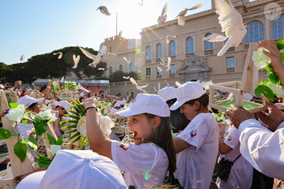 Lâcher de colombes - "Le rocher en fête" la principauté de Monaco fête le centenaire du prince Rainier III à Monaco, le 31 mai 2023.© Claudia Albuquerque / Bestimage