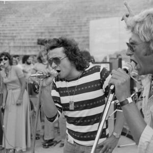 Archives - En France, à Béziers, à l'occasion d'un gala Michel SARDOU et Johnny HALLYDAY le 5 aout 1974.