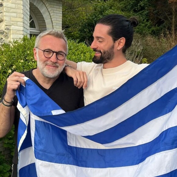 Laurent Ruquier et son compagnon Hugo Manos posant ensemble lors d'un week-end en Normandie.