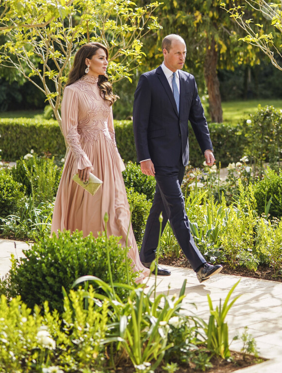 Chacun a ensuite fait la file pour féliciter les mariés.
Kate Middleton, le prince William - Mariage du prince Hussein bin Abdullah II et Rajwa Al-Saif au palais Husseiniya à Amman, Jordanie le 1er juin 2023.