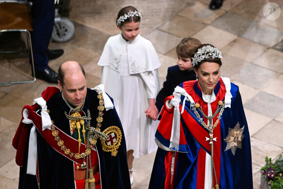 Le prince William, prince de Galles, et Catherine (Kate) Middleton, princesse de Galles, la princesse Charlotte de Galles, et le prince Louis de Galles, lors de la cérémonie de couronnement du roi d'Angleterre à Londres, Royaume Uni, le 6 mai 2023.