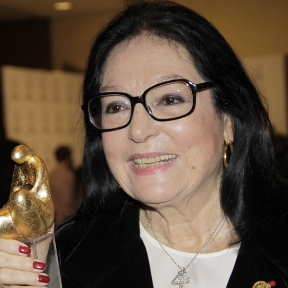 Nana Mouskouri a contracté la Covid-19, en 2021 et a passé plusieurs semaines en soins intensifs.
Nana Mouskouri lors de la ceremonie Elpida à Athènes, le 16 octobre 2013
© Fameflynet / Bestimage