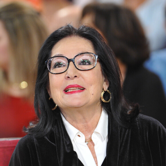 "Un jour, je vais partir, peut-être pas dans longtemps", a confié Nana Mouskouri en interview pour le magazine "Gala".
Nana Mouskouri lors de l'enregistrement de l'émission "Vivement Dimanche" a Paris le 28 novembre 2012.
© Agence / Bestimage