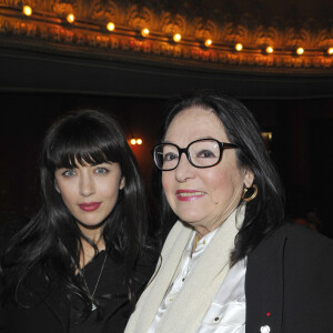 Nana Mouskouri et Nolwenn Leroy au théâtre Antoine, à Paris, le 5 mars 2012.
© Agence / Bestimage