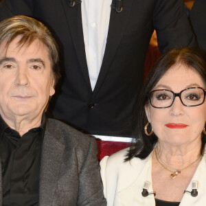 Serge Lama et Nana Mouskouri dans l'émission "Vivement Dimanche", à Paris, le 26 novembre 2014.
© Coadic Guirec / Bestimage