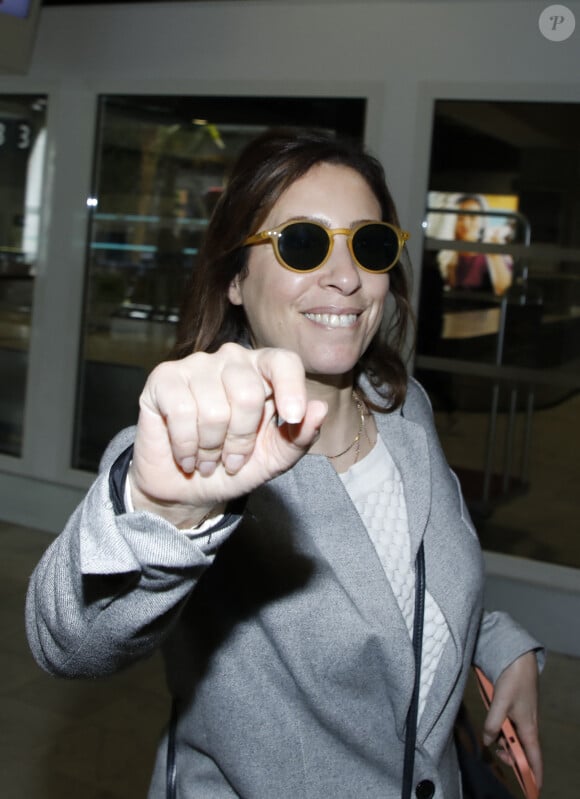 La journaliste de France 2, Léa Salamé arrive à l'aéroport de Nice à la veille du 76ème festival international du film de Cannes, le 15 mai 2023.