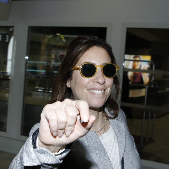 La journaliste de France 2, Léa Salamé arrive à l'aéroport de Nice à la veille du 76ème festival international du film de Cannes, le 15 mai 2023.