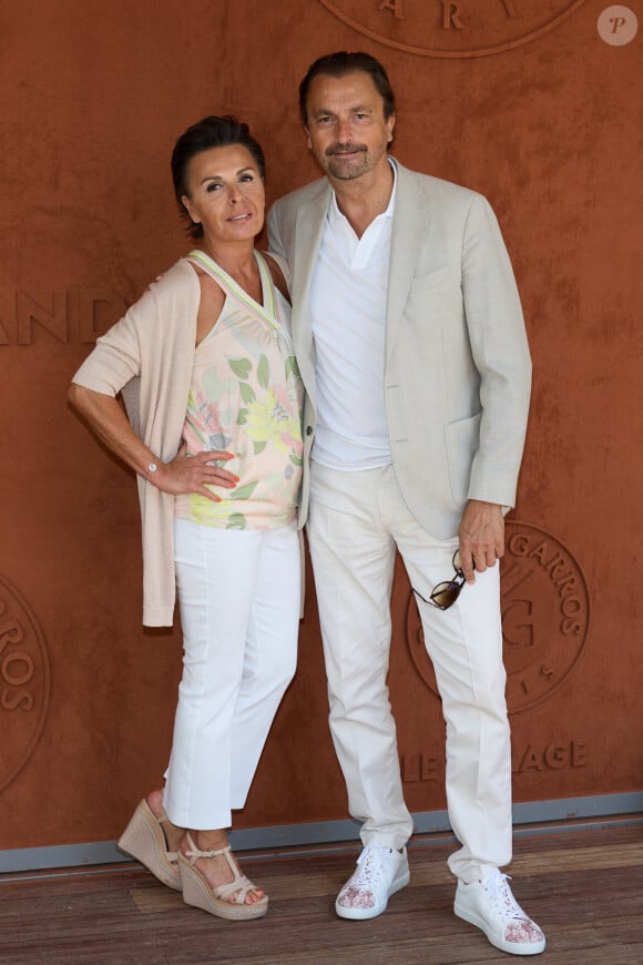 Tout comme la jolie Maria et le tennisman, qui avaient accordé leurs tenues blanches et fleuries.
Henri Leconte et Maria Dowlatshahi au village lors des Internationaux de France de tennis de Roland Garros 2023, à Paris, France, le 4 juin 2023. © Moreau-Jacovides/Bestimage 