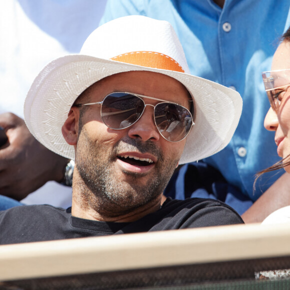 Tony Parker et sa compagne Alizé Lim en tribunes lors des Internationaux de France de tennis de Roland Garros 2023 à Paris, France, le 4 juin 2023. © Cyril Moreau/Bestimage