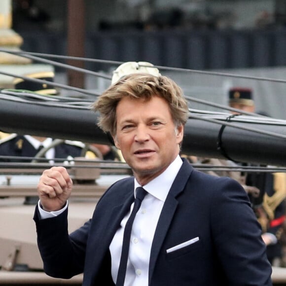 Il s'agit d'Aurélia Grenier, une cheffe-monteuse de France Télévisions.
Le journaliste Laurent Delahousse lors du défilé militaire du Jour de la Bastille sur l'avenue des Champs Elysées, à Paris, France, le 14 juillet 2021. © Stéphane Lemouton/Bestimage