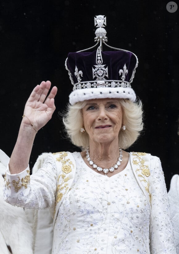 Camilla Parker Bowles, reine consort d'Angleterre - La famille royale britannique salue la foule sur le balcon du palais de Buckingham lors de la cérémonie de couronnement du roi d'Angleterre à Londres le 5 mai 2023. 