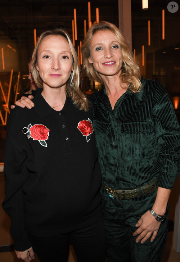 Semi-exclusif - Audrey Lamy enceinte et sa soeur Alexandra Lamy - Remise des Bold Woman Awards by Veuve Clicquot au 3 Mazarine à Paris le 14 novembre 2019. © Coadic Guirec/Bestimage