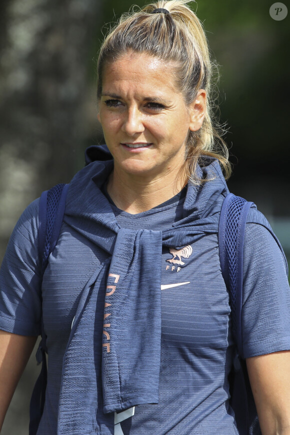 Julie Debever a participé à la 24ème saison de Koh-Lanta.
Julie Debever lors de l'entrainement de l'équipe de France féminine de football, avant la coupe du monde, à Clairefontaine-sur-Yvelines.