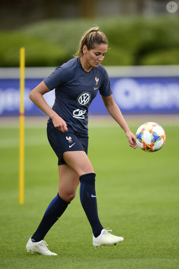 
Julie Debever (France) - Entrainement de l'équipe de France féminine de football à Clairefontaine-sur-Yvelines, France, le 21 mai 2019.