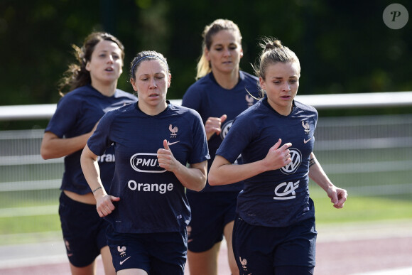 Marion Torrent (France), Julie Debever (France), Elise Bussaglia (France), Maeva Clemearon (France) - Entrainement de l'équipe de France féminine de football à Clairefontaine-sur-Yvelines, France, le 21 mai 2019.