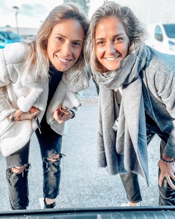 Il s'agit de Regina Baresi, une italienne rencontrée à l'Inter Milan.
Julie Debever et sa compagne Regina Baresi.