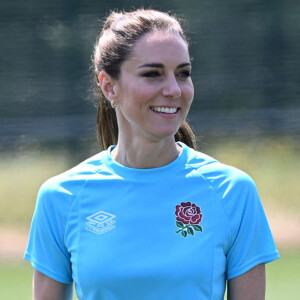Kate Middleton a fait une partie de rugby surprise ce mercredi matin. 
Catherine Kate Middleton, princesse de Galles, participe à des exercices de rugby lors d'une visite au Maidenhead Rugby Club, dans le Berkshire.