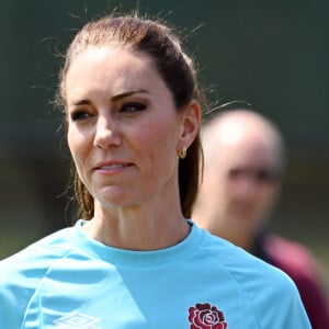 Catherine Kate Middleton, princesse de Galles, participe à des exercices de rugby lors d'une visite au Maidenhead Rugby Club, dans le Berkshire le 7 juin 2023. 