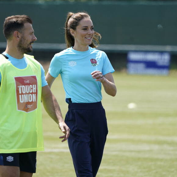 Catherine Kate Middleton, princesse de Galles, participe à des exercices de rugby lors d'une visite au Maidenhead Rugby Club, dans le Berkshire le 7 juin 2023. 