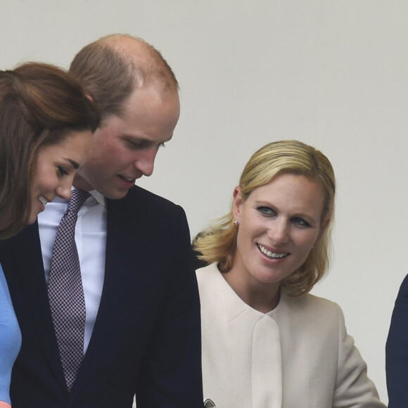 Kate Catherine Middleton, duchesse de Cambridge, le prince William, Zara Phillips, Mike Tindall, le prince Philip, duc d'Edimbourg - La famille royale d'Angleterre au "Patron's Lunch" à Londres, à l'occasion du 90ème anniversaire de la reine. Le 12 juin 2016  12th June 2016 London UK Britain's Queen Elizabeth accompanied by Prince Philip and members of the royal family attending the Patron's Lunch on the Mall, an event to mark her 90th birthday, in London, June 12, 2016. 