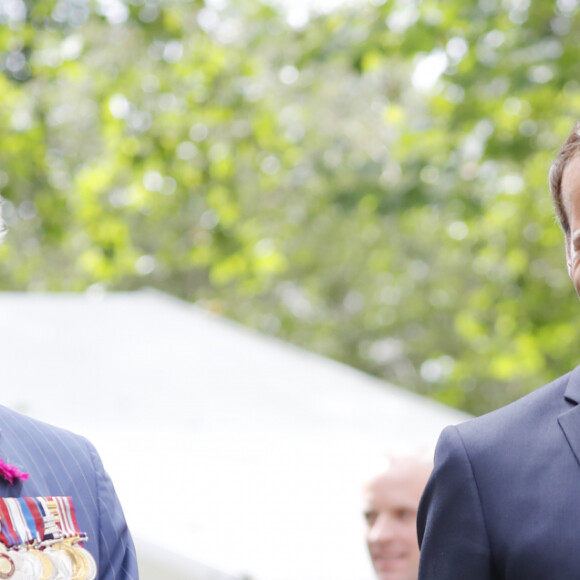 Le prince Charles, prince de Galles, Camilla Parker Bowles, duchesse de Cornouailles et le président de la République française Emmanuel Macron lors la commémoration du 80ème anniversaire de l'appel du 18 juin du général de Gaulle au Carlton Garden à Londres, Royaume Uni, le 18 juin 2010. © Tolga Akmen/Pool/Bestimage