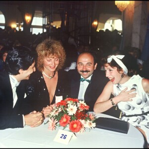 Quand elle avait 19 ans, Valérie Mairesse a rencontré l'amour au sein de la troupe du Splendid.
Christian Clavier, Valérie Mairesse, Gérard Jugnot et Véronique Genest en 1984 à Cannes
