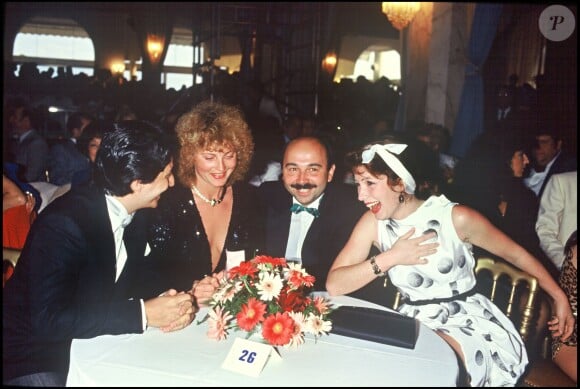 Quand elle avait 19 ans, Valérie Mairesse a rencontré l'amour au sein de la troupe du Splendid.
Christian Clavier, Valérie Mairesse, Gérard Jugnot et Véronique Genest en 1984 à Cannes