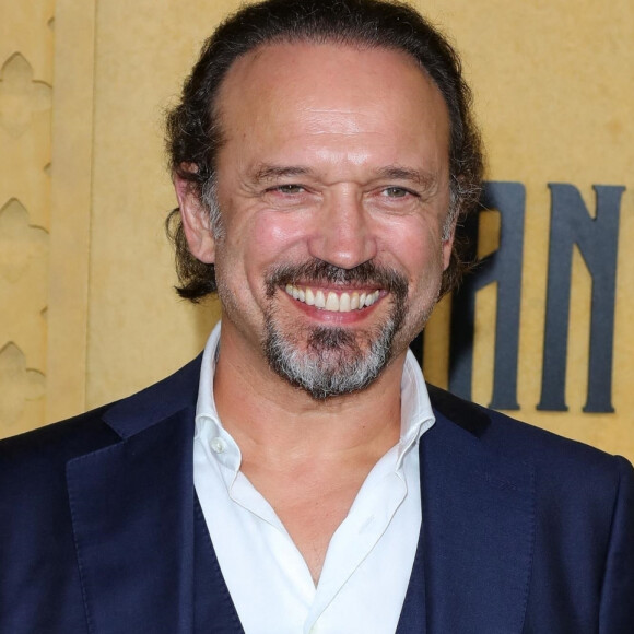 Il a connu l'amour dans les bras d'une ancienne première dame
Vincent Perez à la première de la série "Shantaram" à Los Angeles