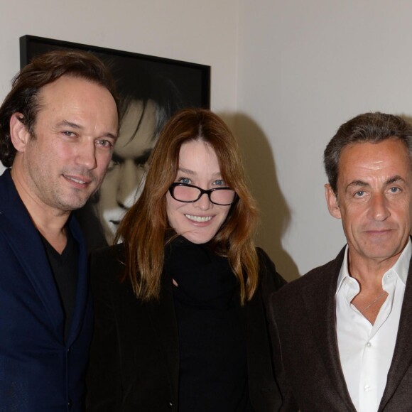 Il connaît bien Nicolas Sarkozy
Exclusif - Vincent Perez, Carla Bruni et Nicolas Sarkozy - Vernissage de l'exposition photo de Vincent Perez à Paris à la Galerie Cinéma rue Saint-Claude à Paris, le 8 janvier 2015.