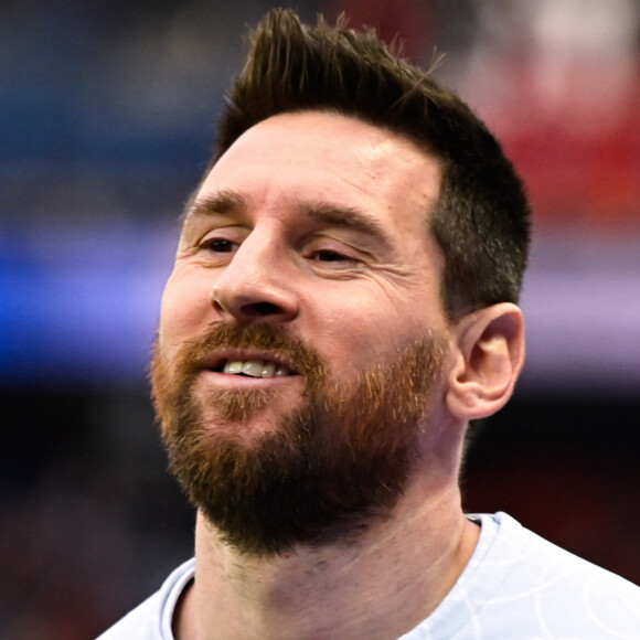 L'immeuble est absolument dingue et possède même un ascenseur... pour les voitures !
 
Lionel Leo Messi ( 30 - PSG ) - - Match de Football Ligue 1 Uber Eats PSG Vs Ajaccio (5-0) au Parc des Princes à Paris le 13 mai 2023. © Federico Pestellini / Panoramic / Bestimage