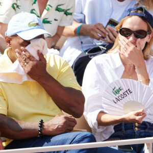 Mike Tyson et Ana Girardot en tribunes lors des Internationaux de France de tennis de Roland Garros 2023, à Paris, France, le 9 juin 2023. © Jacovides-Moreau/Bestimage 