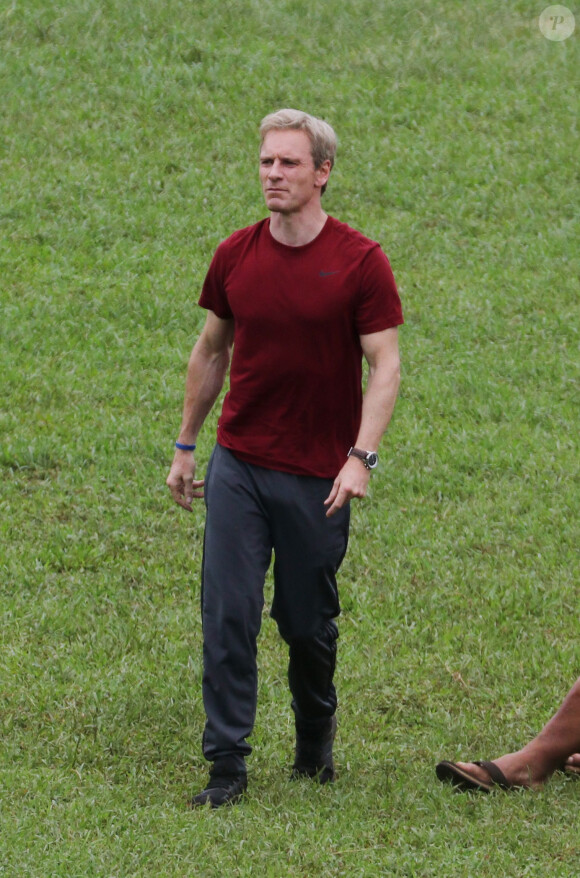 En effet, Michael Fassbender fut victime d'un crash spectaculaire.
Michael Fassbender sur le tournage du film "Next Goal Wins" à Hawaï le 7 novembre 2019. 