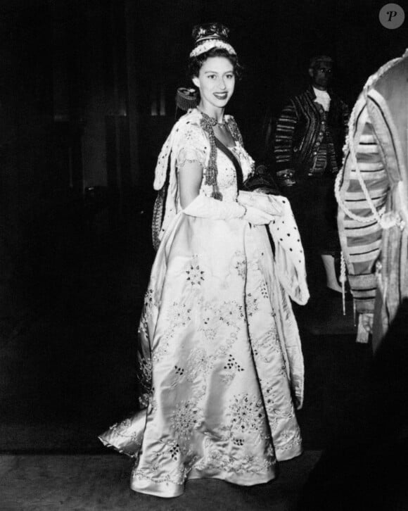 Archives - La princesse Margaret à son arrivée au palais de Buckingham, après le couronnement de sa soeur, de la reine Elizabeth II d'Angleterre. Le 2 juin 1953 